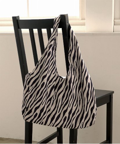 BJCJD69140 MK MICHEL KLEIN BAG [WEB限定/300g以下の軽量]アニマルプリントトートバッグ
