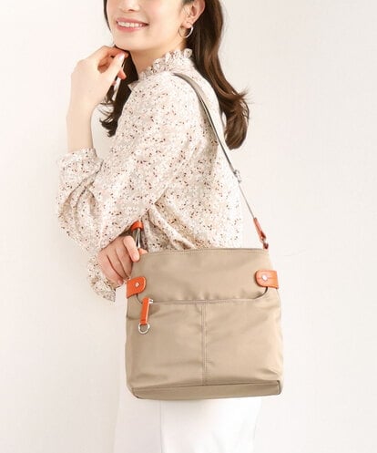 BKRGD90150 MK MICHEL KLEIN BAG [撥水/軽量]アクセントレザースクエアショルダーバッグ