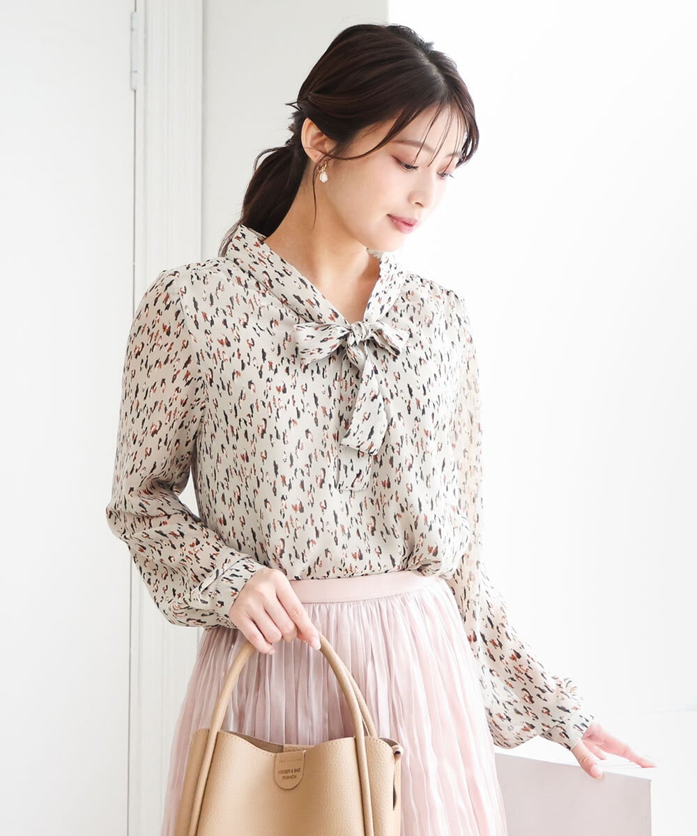 F1BAG47140 MK MICHEL KLEIN(小さいサイズ)(メゾン ドゥ サンク) 【小さいサイズ/セットアップ対応】ニュアンスレオパード柄ボウタイシフォンブラウス ベージュ