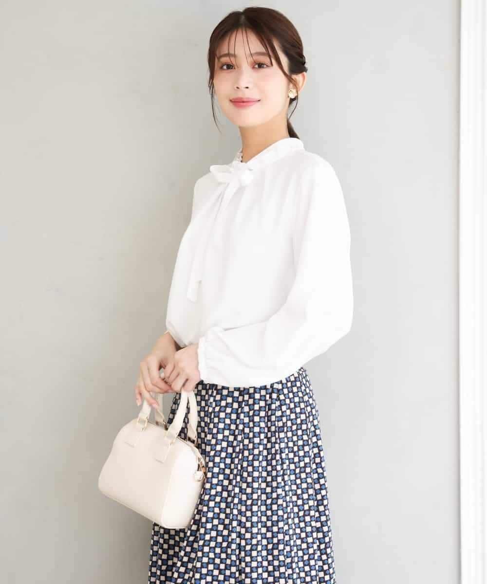 F1BAG53160 MK MICHEL KLEIN(小さいサイズ)(メゾン ドゥ サンク) 【小さいサイズ】[洗える]リボンタイ付きフリルネックブラウス ライトグレー