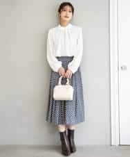 F1BAG53160 MK MICHEL KLEIN(小さいサイズ)(メゾン ドゥ サンク) 【小さいサイズ】[洗える]リボンタイ付きフリルネックブラウス ライトグレー