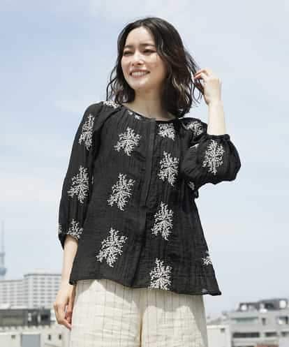 NHBGF93290 GIANNI LO GIUDICE(小さいサイズ) 楊柳フラワー刺しゅうブラウス
