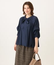 OLBLD13099 eur3(エウルキューブ) 【野呂佳代さん着用/大きいサイズ】フリルリボンブラウス ネイビー（WEB限定カラー）
