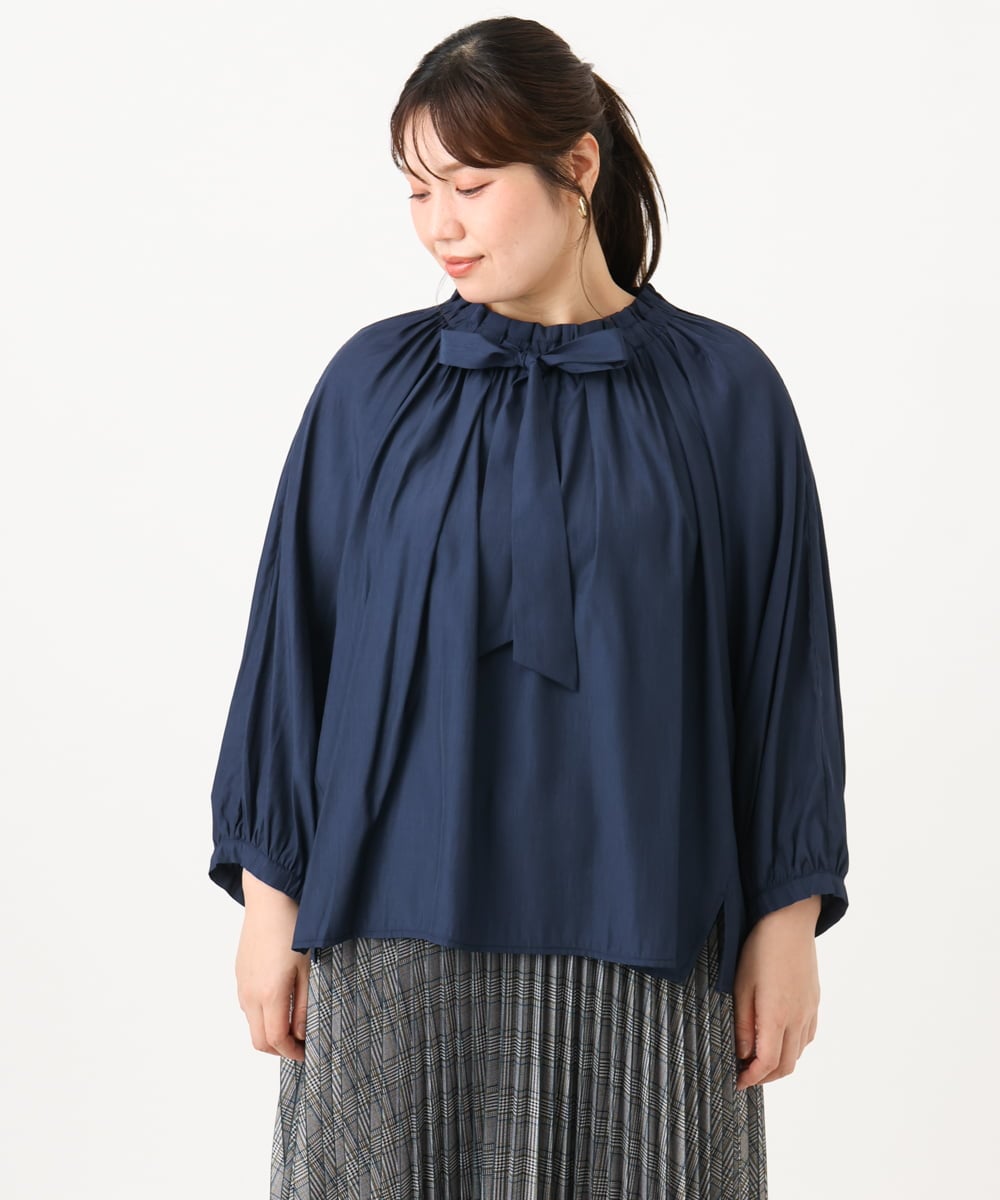 OLBLD13099 eur3(エウルキューブ) 【野呂佳代さん着用/大きいサイズ】フリルリボンブラウス ネイビー（WEB限定カラー）